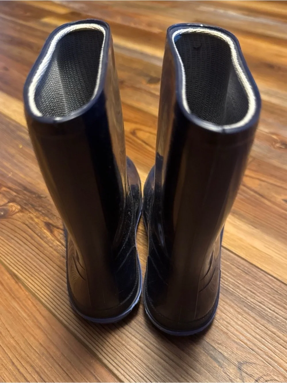 Size 11/12 Kids Navy Blue Rain Boots with Blue Soles